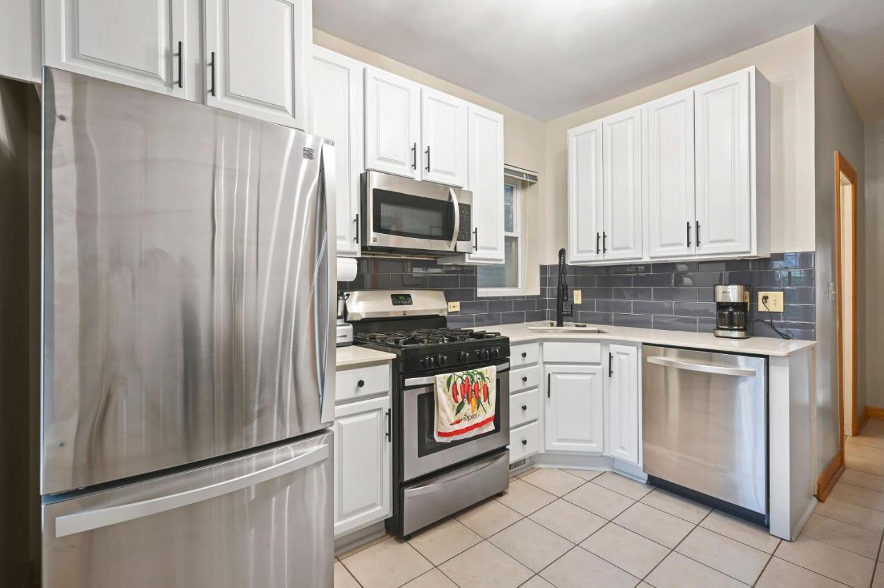 2 Bed Apt W/ Office, Free Parking, Near Wrigley Chicago Buitenkant foto